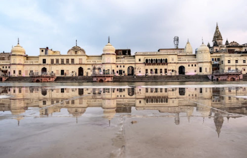 RRR Hotel near Ram Ki Paidi